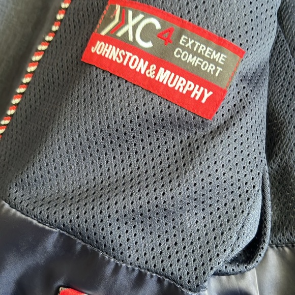 Johnston and Murphy navy blazer lots of pockets - Picture 2 of 4